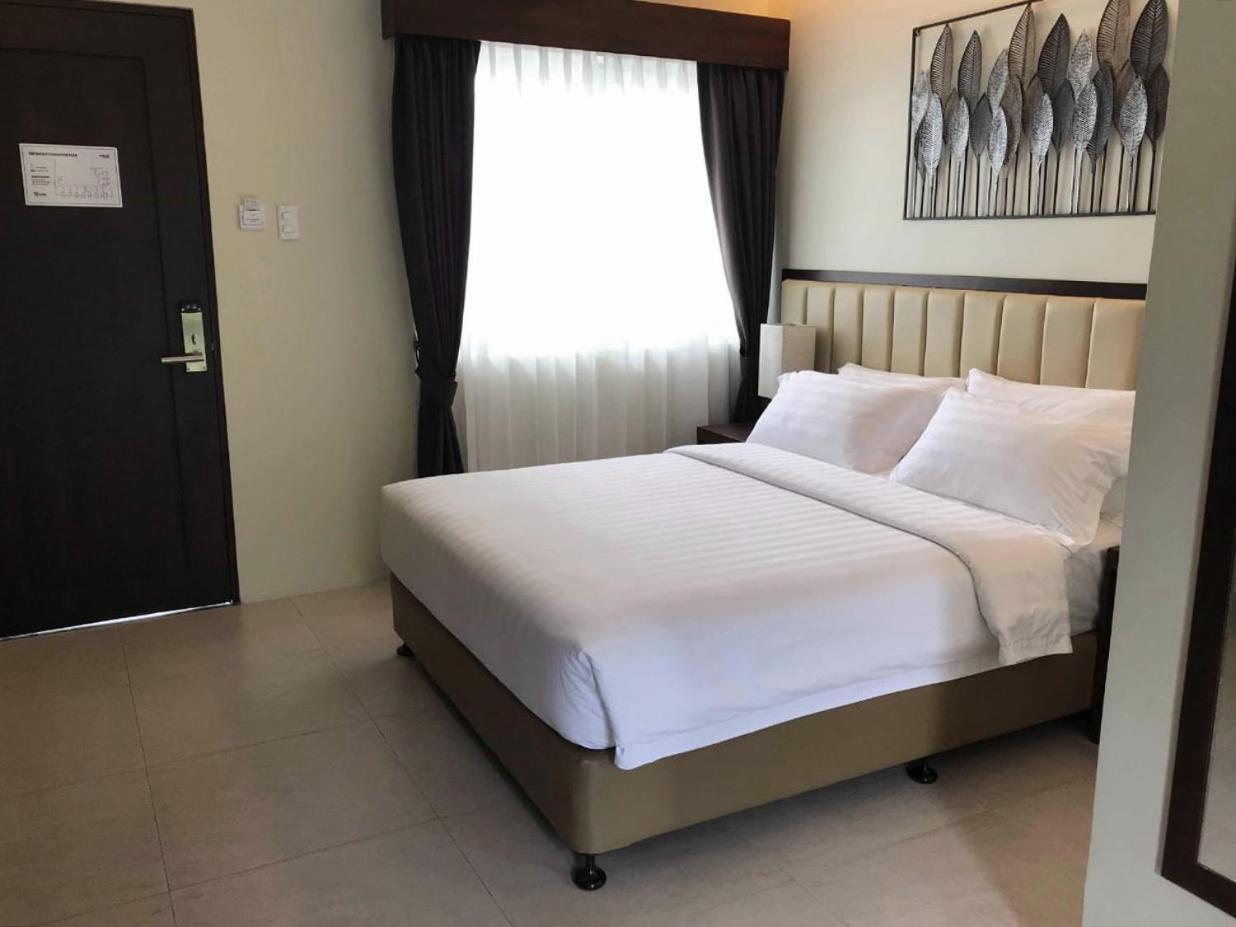 Rovira Suites Dumaguete City Exteriér fotografie